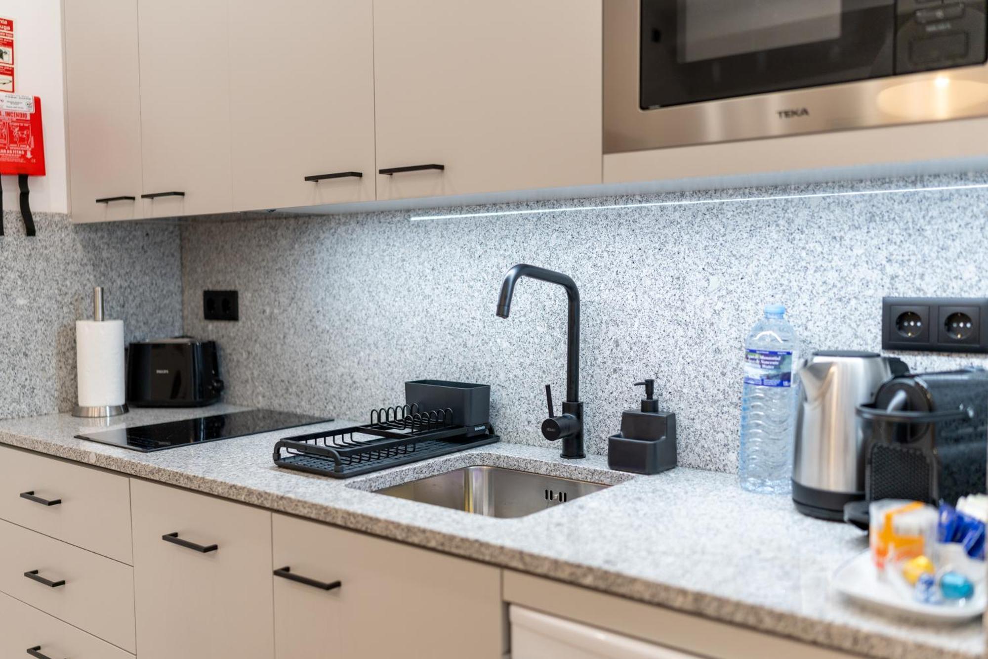 Casa Flores - 2 Bedroom, Lift, Ac, Car Parking - Extra Πόρτο Εξωτερικό φωτογραφία